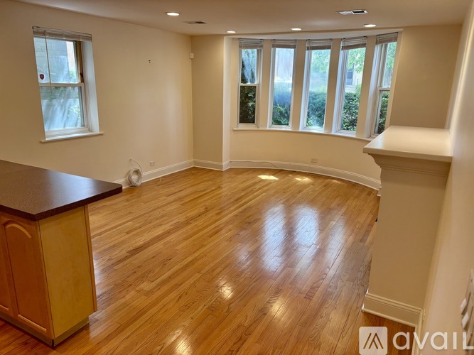 6658 West Devon Avenue 2 Beds Single Family Home for Rent - Photo gallery 2