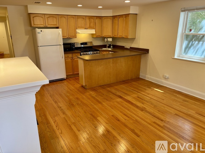 6658 West Devon Avenue 2 Beds Single Family Home for Rent - Photo gallery 3