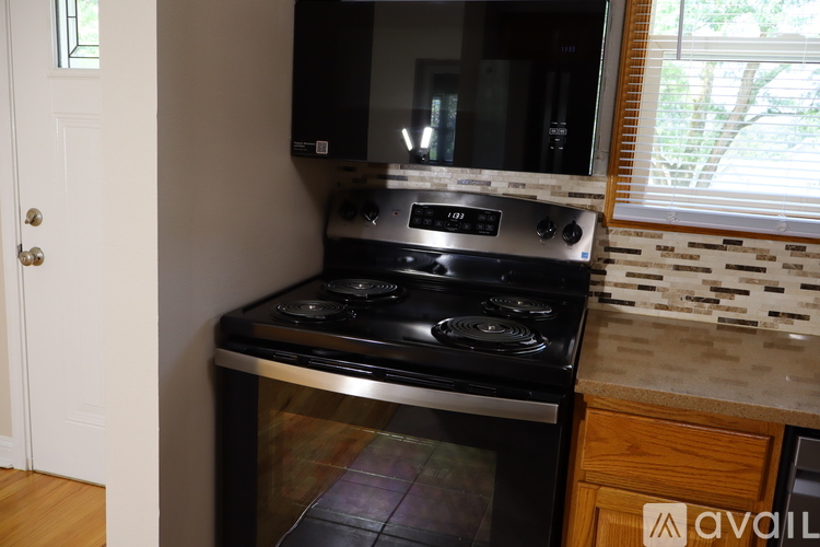 3327 Southeast 4th Court 2 Beds Single Family Home for Rent - Photo gallery 2