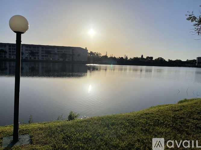 3693 Lake Bayshore Drive 1 Condo for Rent - Photo gallery 4
