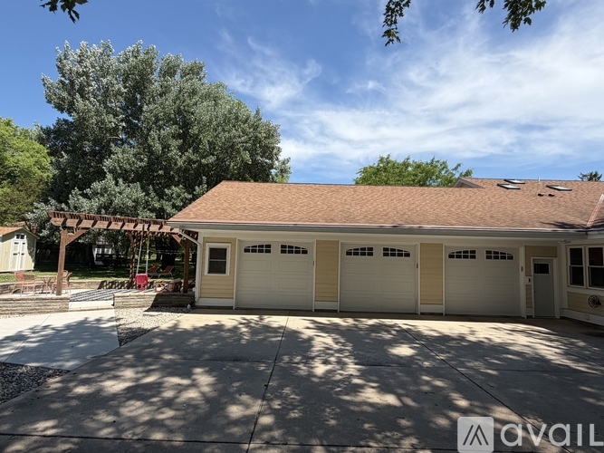 W176N8625 Sunset Ridge Drive 5 Beds Single Family Home for Rent - Photo gallery 2