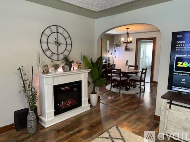 211 South Oak Street 4 Beds Single Family Home for Rent - Photo gallery 3