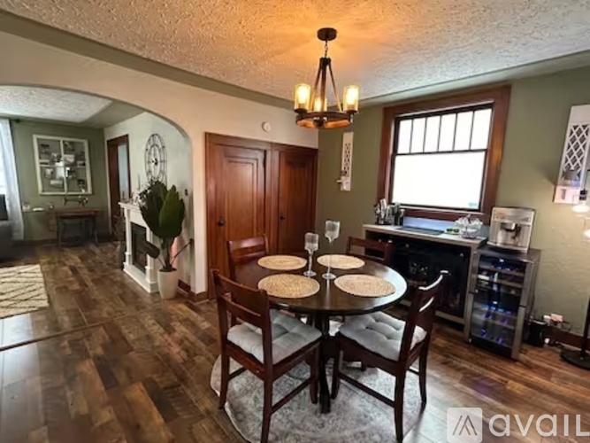 211 South Oak Street 4 Beds Single Family Home for Rent - Photo gallery 4