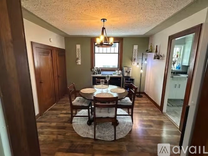 211 South Oak Street 4 Beds Single Family Home for Rent - Photo gallery 5