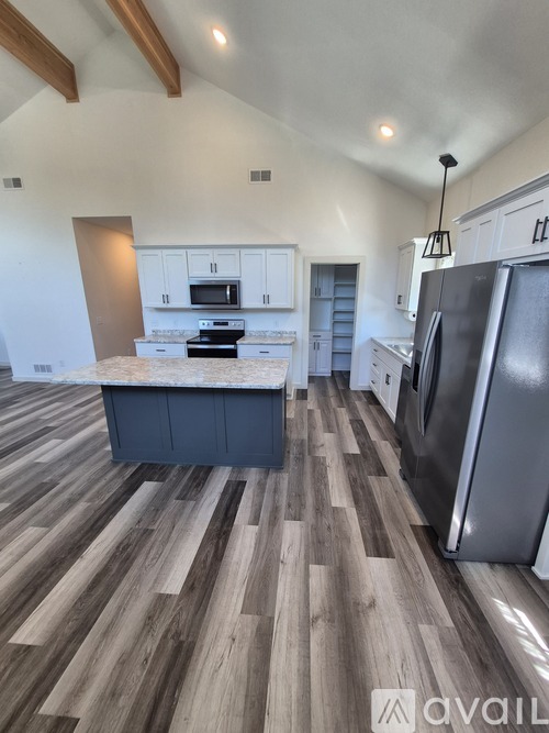 1000 10th Ave NE 2 Beds Single Family Home for Rent - Photo gallery 4