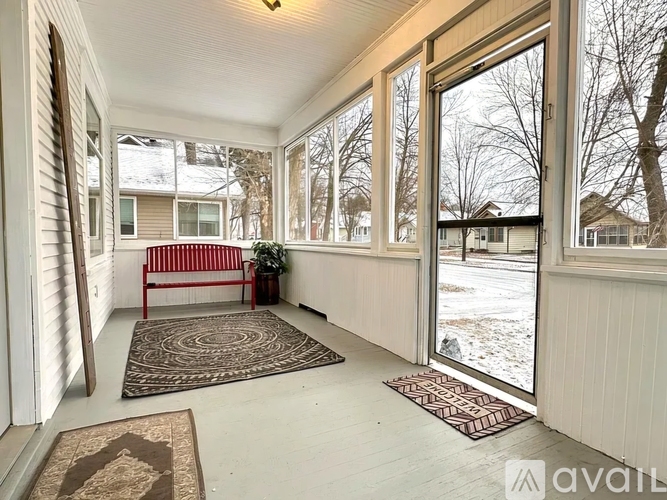 511 2nd St SE 3 Beds Single Family Home for Rent - Photo gallery 3