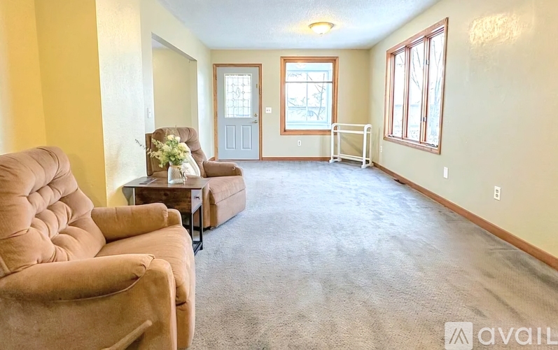 511 2nd St SE 3 Beds Single Family Home for Rent - Photo gallery 4
