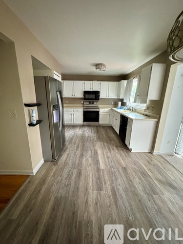 1825 Latimer Drive 5 Beds Single Family Home for Rent - Photo gallery 4