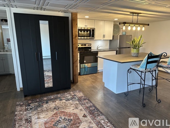 4 Van Ave Studio Apartment for Rent - Photo gallery 1