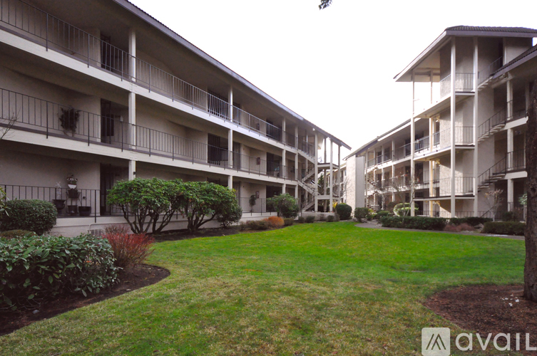 16929 Inglewood Road Northeast 2 Beds Condo for Rent - Photo gallery 2