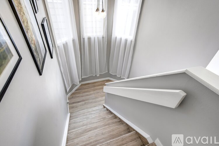 424 West Rockrimmon Boulevard 2 Beds Townhouse for Rent - Photo gallery 4