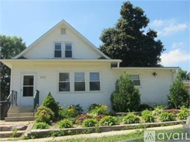 113 East 8th Street 4 Beds Single Family Home for Rent - Photo gallery 1