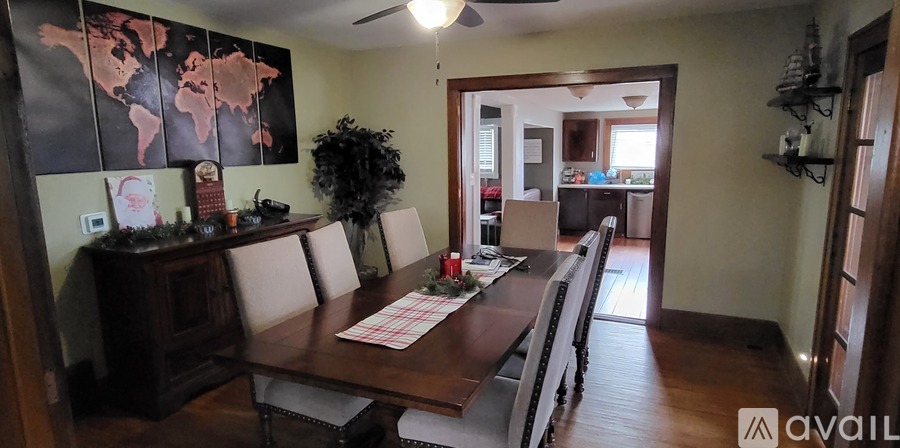 113 East 8th Street 4 Beds Single Family Home for Rent - Photo gallery 2