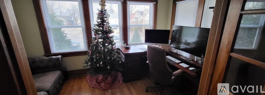 113 East 8th Street 4 Beds Single Family Home for Rent - Photo gallery 3