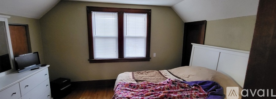113 East 8th Street 4 Beds Single Family Home for Rent - Photo gallery 5