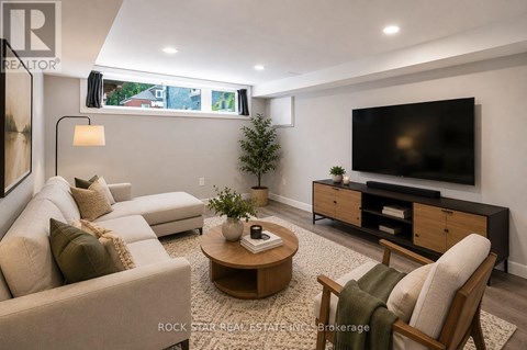 LOWER - 43 MAITLAND STREET 2 Beds Apartment for Rent