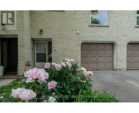 A building with the number 85 on the door and a sign that says REALTOR.