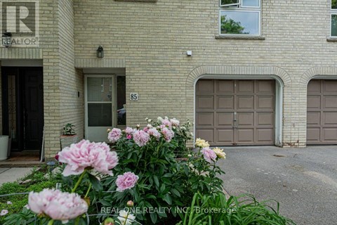A building with the number 85 on the door and a sign that says REALTOR.