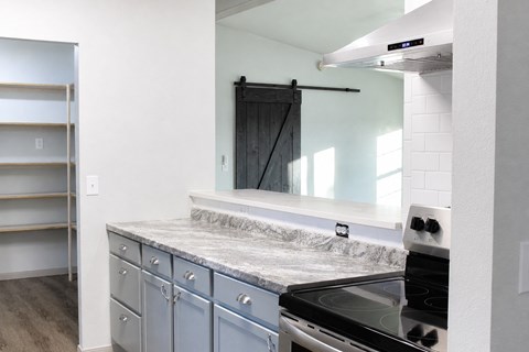 102 Crestview 3 Beds Apartment for Rent