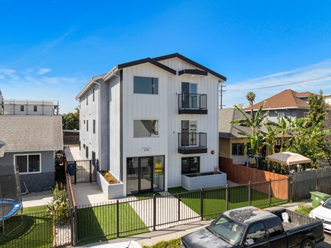 1276 West 38Th Street 4 Beds Apartment for Rent