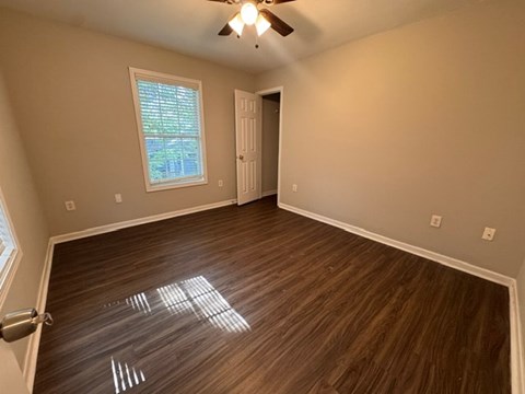 1142 Windsor Street Southwest 3 Beds Apartment for Rent