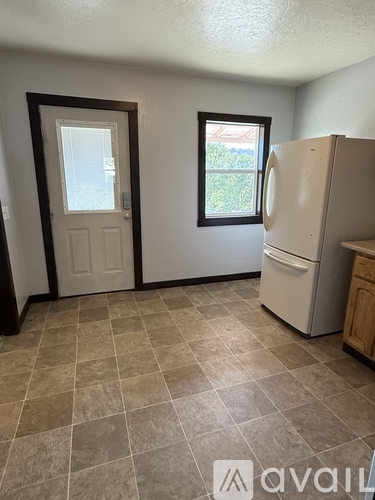 Railroad Ave 1 Apartment for Rent - Photo gallery 3
