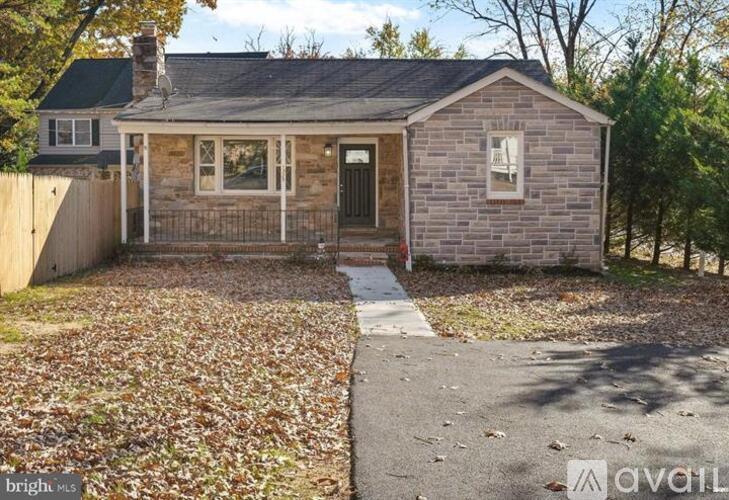 1325 Donald Avenue, Upstairs Unit 2 Beds Single Family Home for Rent - Photo gallery 1