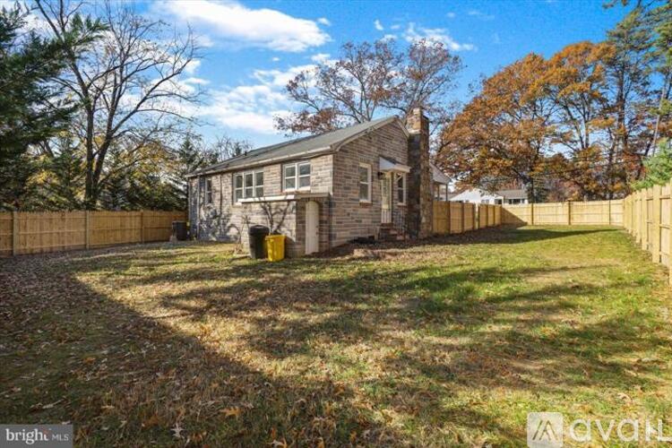 1325 Donald Avenue, Upstairs Unit 2 Beds Single Family Home for Rent - Photo gallery 2