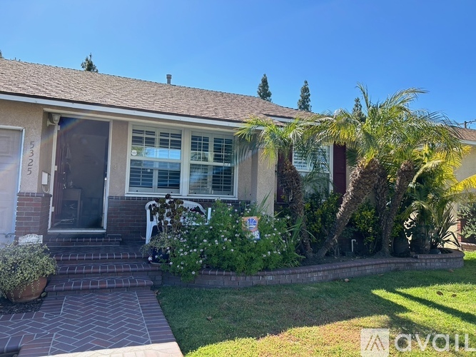 5325 Dunrobin Avenue 3 Beds Single Family Home for Rent - Photo gallery 2