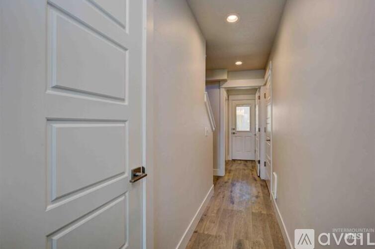 7813 West Crestwood Drive 3 Beds Single Family Home for Rent - Photo gallery 4
