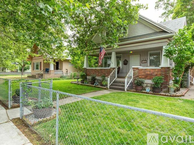 1207 W Shannon Ave 1 Apartment for Rent - Photo gallery 1