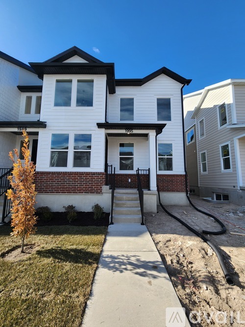 1995 N 3930 W 5 Beds Apartment for Rent - Photo gallery 1