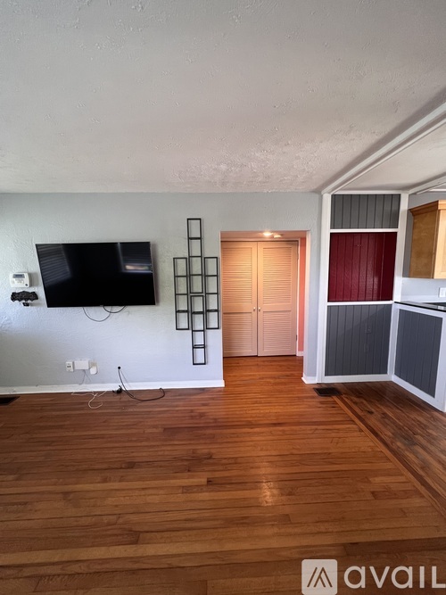 410 Manhattan Avenue 2 Beds Single Family Home for Rent - Photo gallery 2