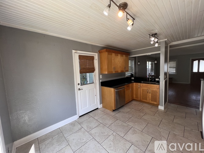 410 Manhattan Avenue 2 Beds Single Family Home for Rent - Photo gallery 5