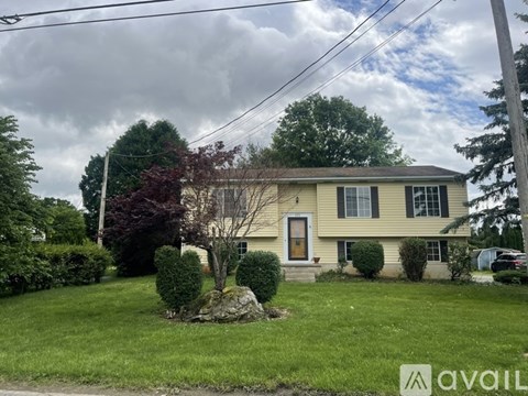283 Leib Rd 3 Beds Apartment for Rent