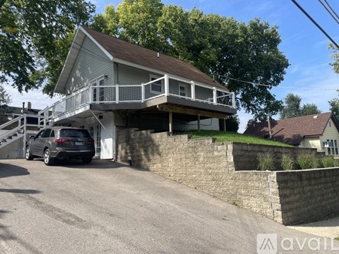 172 Forest Ave 3 Beds Apartment for Rent