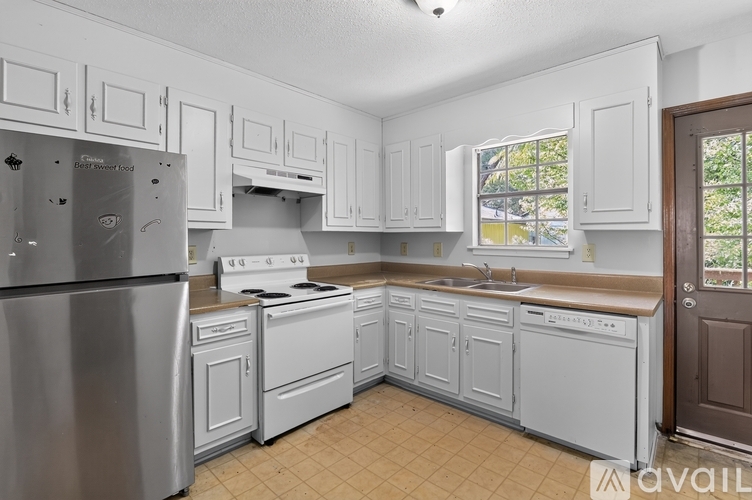 621 E 33rd St 2 Beds Apartment for Rent - Photo gallery 4