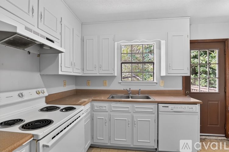 621 E 33rd St 2 Beds Apartment for Rent - Photo gallery 5