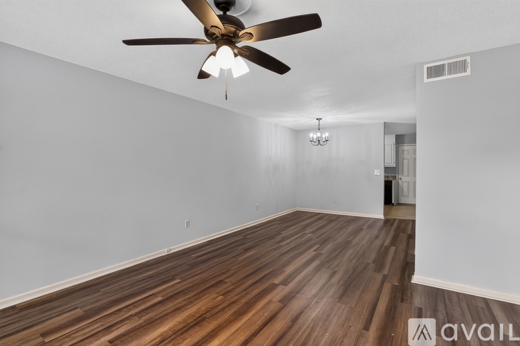 621 E 33rd St 2 Beds Apartment for Rent - Photo gallery 2