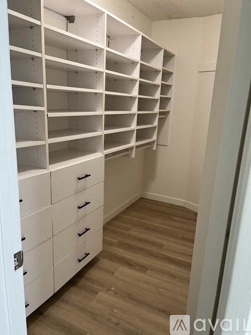 5400 Newcastle Ave 1 Condo for Rent - Photo gallery 5
