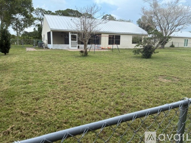 1366 SE Arenson Lane 3 Beds Single Family Home for Rent - Photo gallery 2
