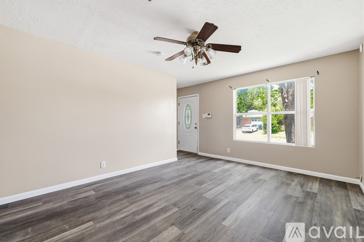 9210 Encino Village 3 Beds Single Family Home for Rent - Photo gallery 2