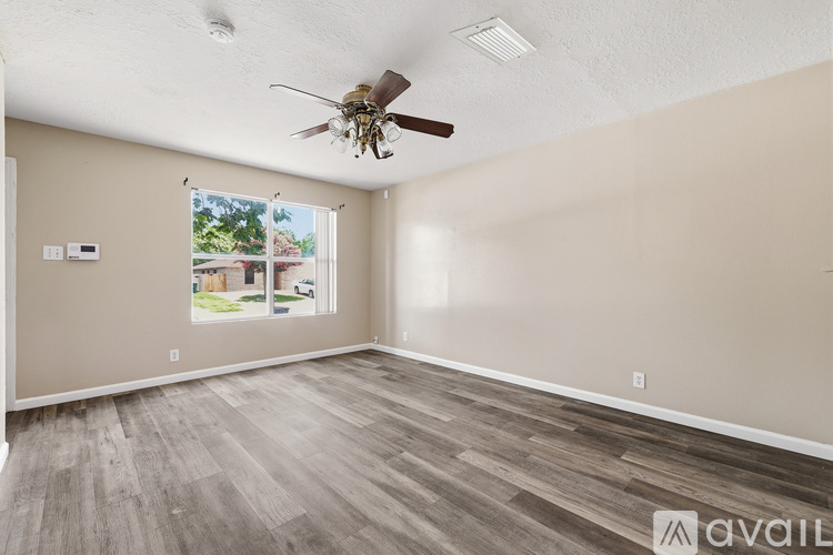 9210 Encino Village 3 Beds Single Family Home for Rent - Photo gallery 3