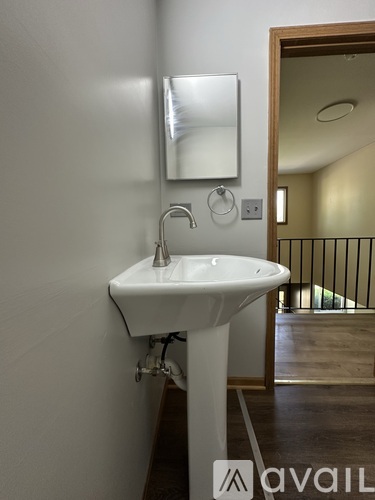 2303 Woodview Lane 3 Beds Single Family Home for Rent - Photo gallery 3