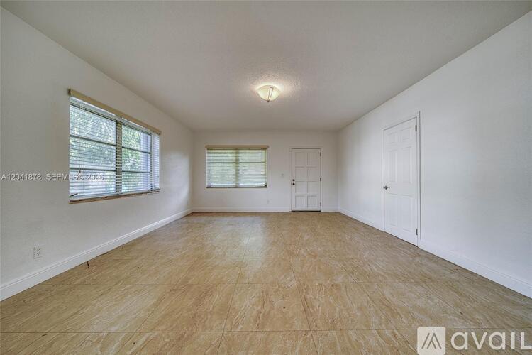 4136 SW 14th St 3 Beds Single Family Home for Rent - Photo gallery 2