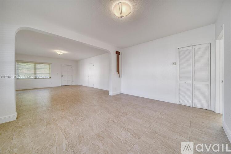 4136 SW 14th St 3 Beds Single Family Home for Rent - Photo gallery 3