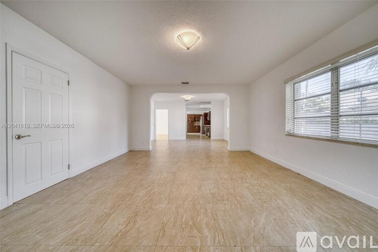4136 SW 14th St 3 Beds Single Family Home for Rent - Photo gallery 5