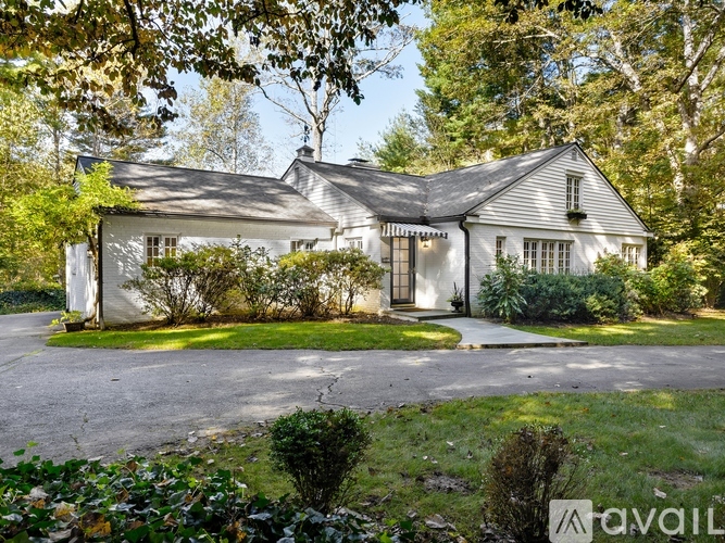 321 Vanderbilt Road 3 Beds Single Family Home for Rent - Photo gallery 2