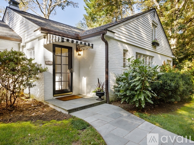 321 Vanderbilt Road 3 Beds Single Family Home for Rent - Photo gallery 4