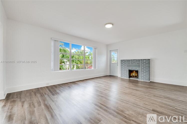 1736 SW 9th St 2 Beds Apartment for Rent - Photo gallery 2